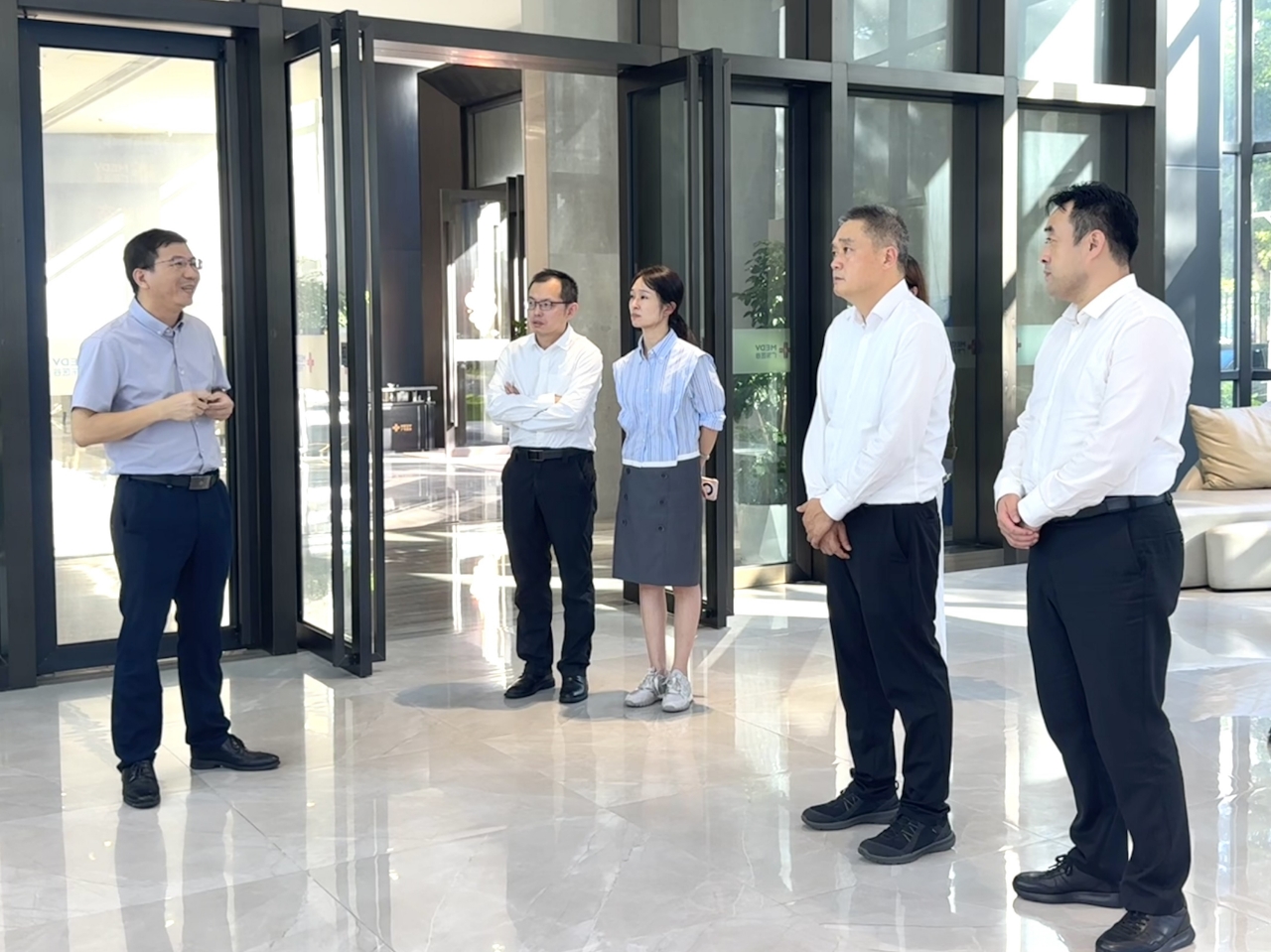 国家发改委体改司司长王任飞一行莅临广东医谷考察调研